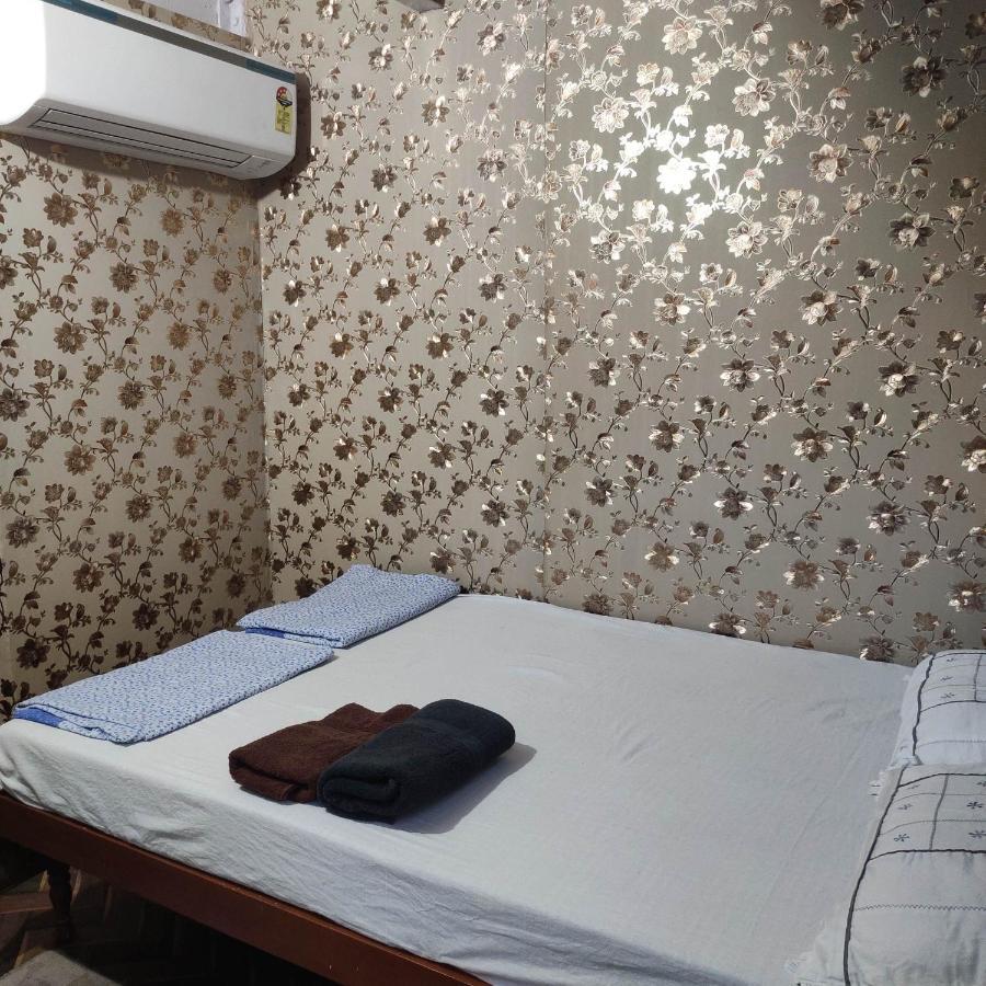 Ira Homestay Mathura - Divine Spiritual Stay Pokoj fotografie