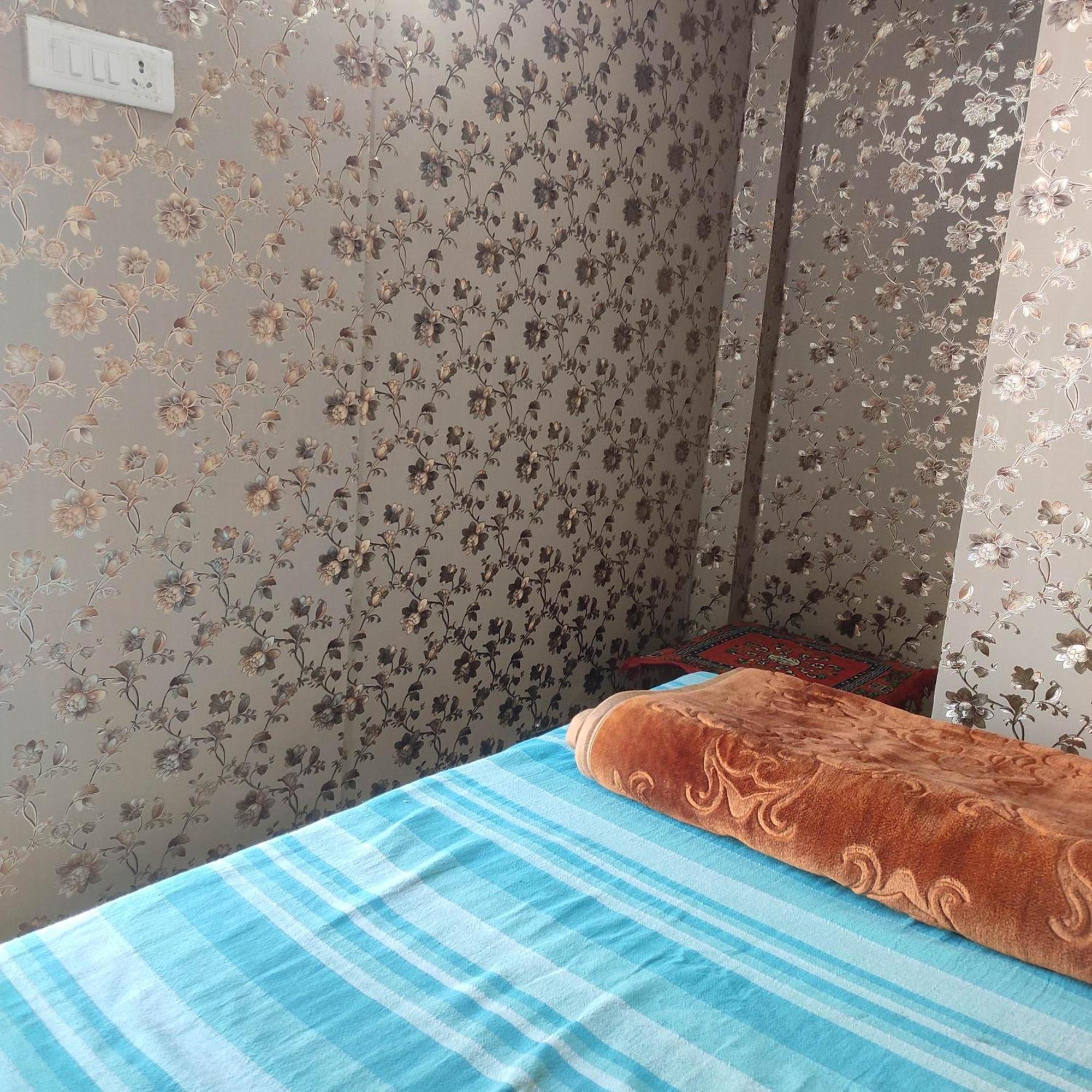Ira Homestay Mathura - Divine Spiritual Stay Pokoj fotografie